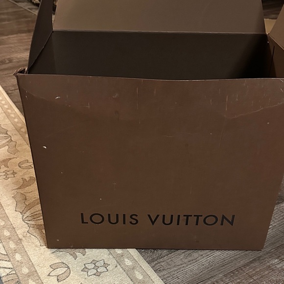 Louis Vuitton Burgundy Shoulder Bag - Picture 7 of 7